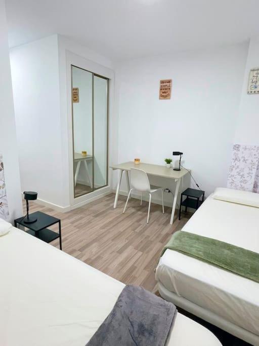 Modern Apartment In Malaga - Rosas Málaga Exterior foto