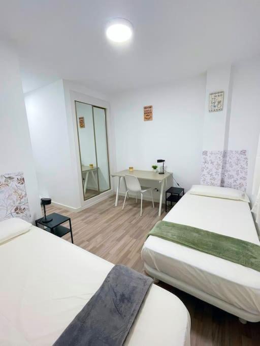 Modern Apartment In Malaga - Rosas Málaga Exterior foto
